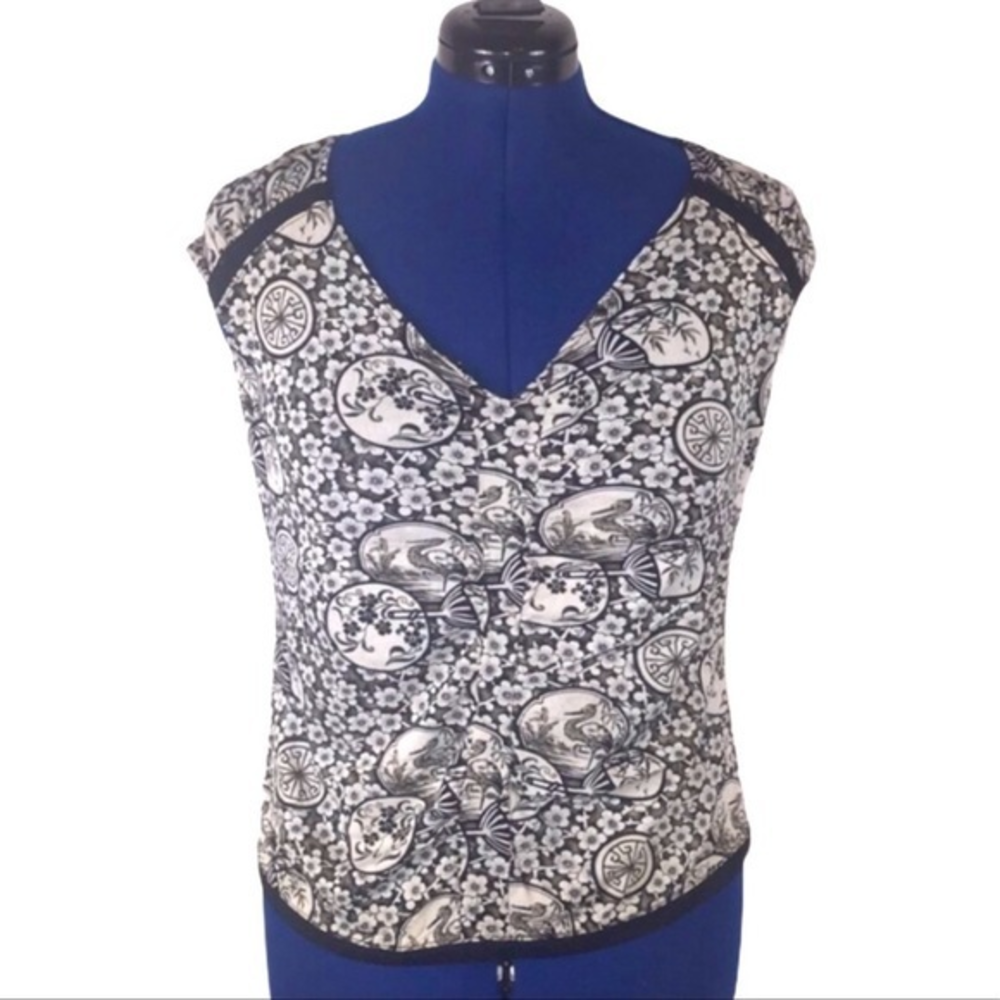 Kenneth Cole NY XL black/white floral lace‎ crop v neckline ruched sleeve top